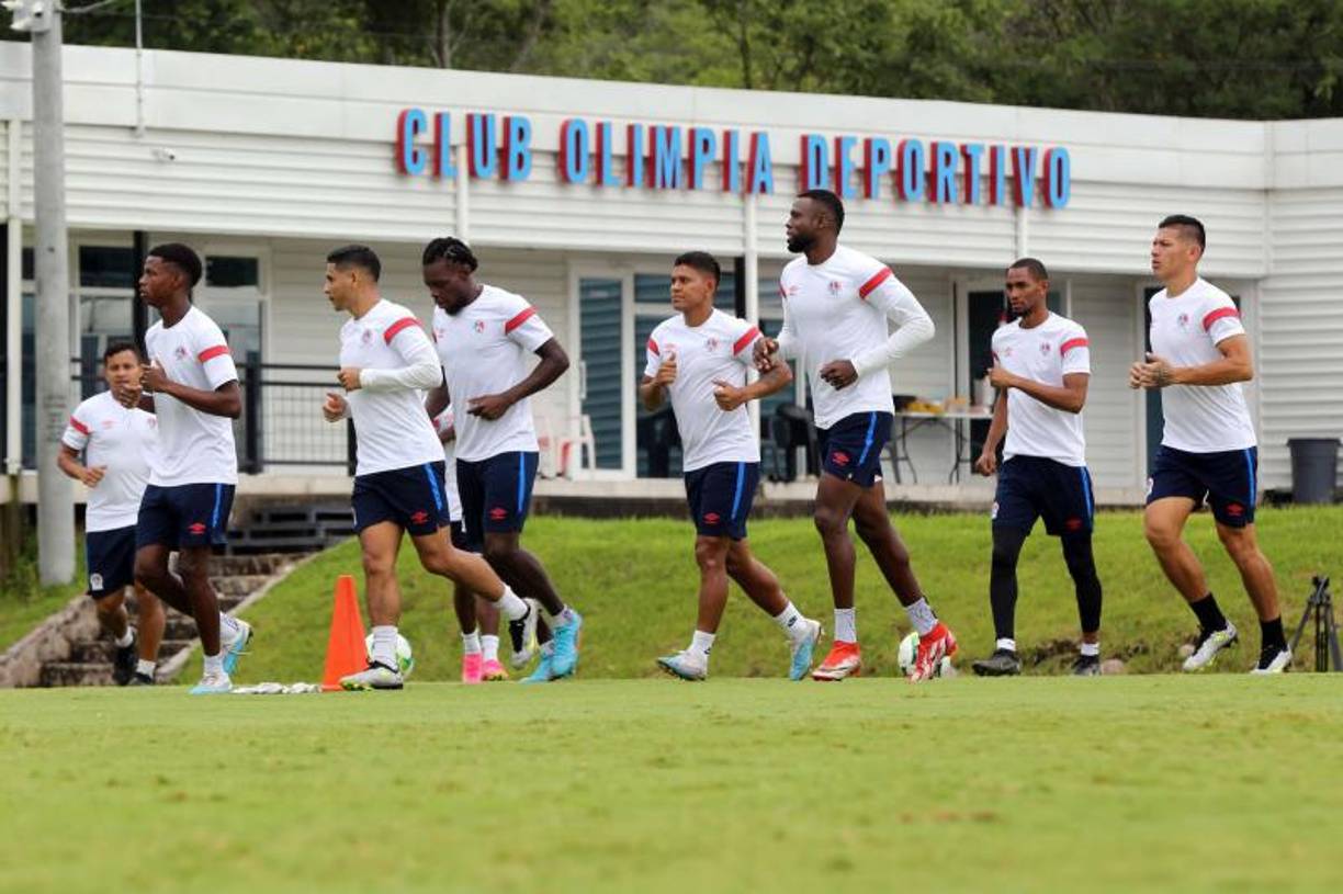 Los Albos encaran un nuevo desafío en la Liga Nacional y este sábado 26 de agosto se jugarán el liderato ante el Ciclón Azul. 