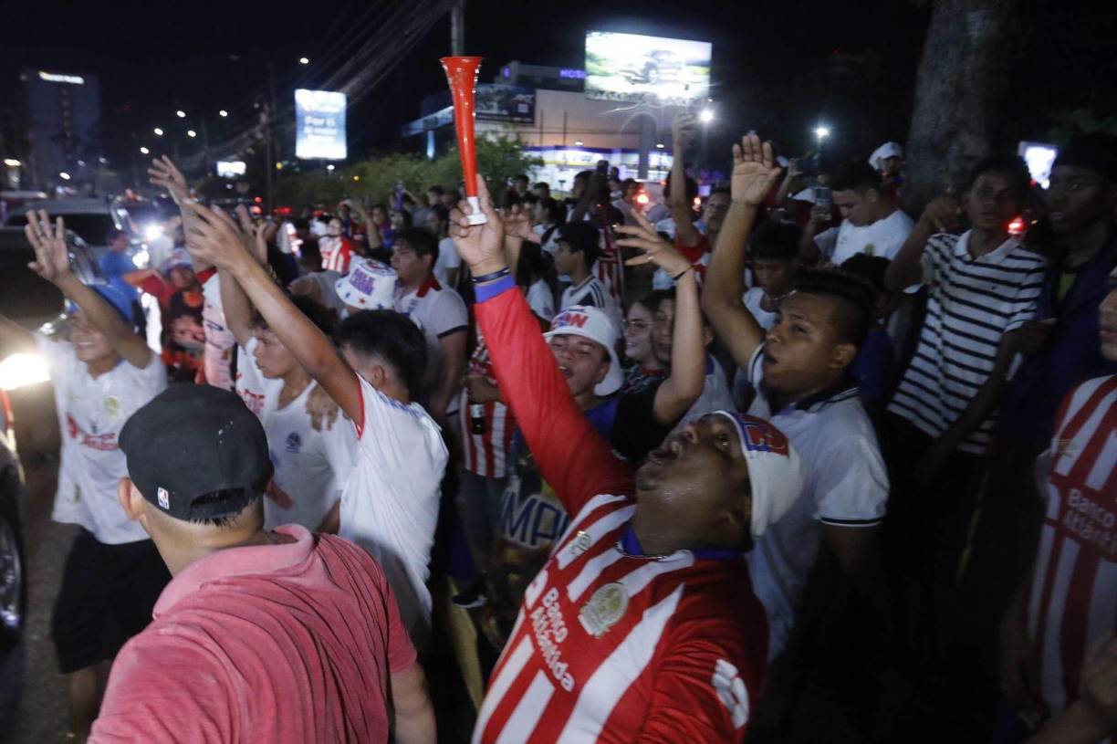 ¡Es una fiesta! Euforia en San Pedro Sula por el título de Olimpia