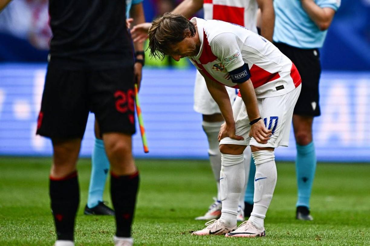 Luka Modric terminó cabizbajo luego del amargo empate ante Albania. 