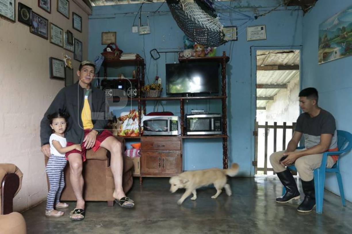 La sala de la casa en donde habita Francisco Martínez junto a sus familiares.