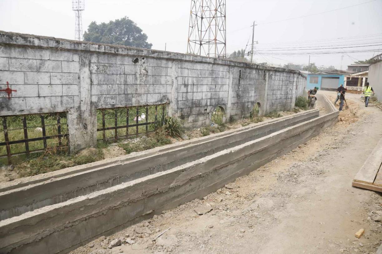 Las obras están avanzadas y coinciden en el muro del complejo deportivo.