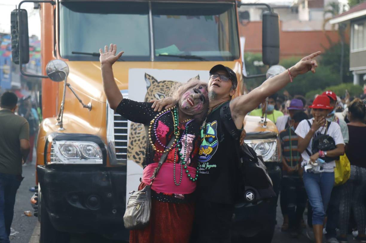 Así disfrutan hondureños y turistas del Gran Carnaval de La Ceiba 2022