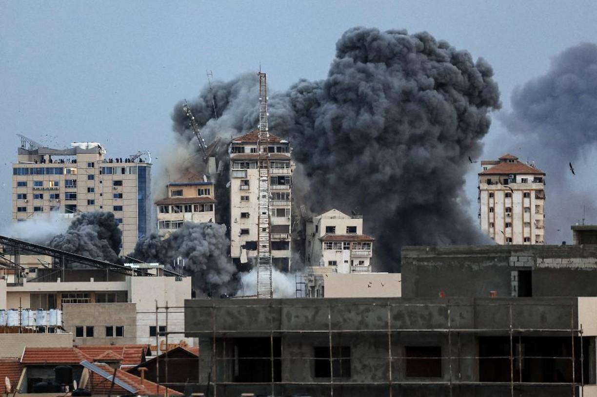 “Estamos en guerra”, declaró el primer ministro <b>israelí</b>, Benjamin Netanyahu, al tiempo que ordenaba “una amplia movilización” de reservistas. 