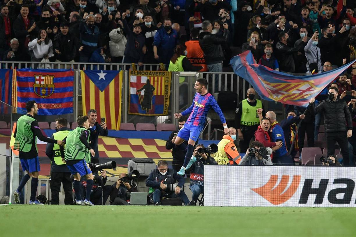 Ferran Torres festejando eufórico su gol en la Europa League.