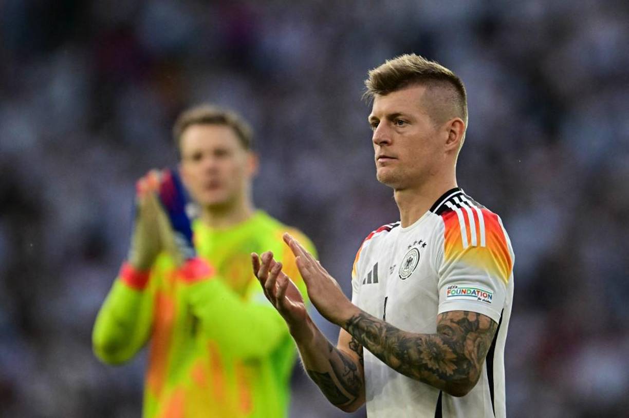 Kroos no pudo evitar la eliminación de Alemania de la Eurocopa y como consecuencia el volante se retira del fútbol. 
