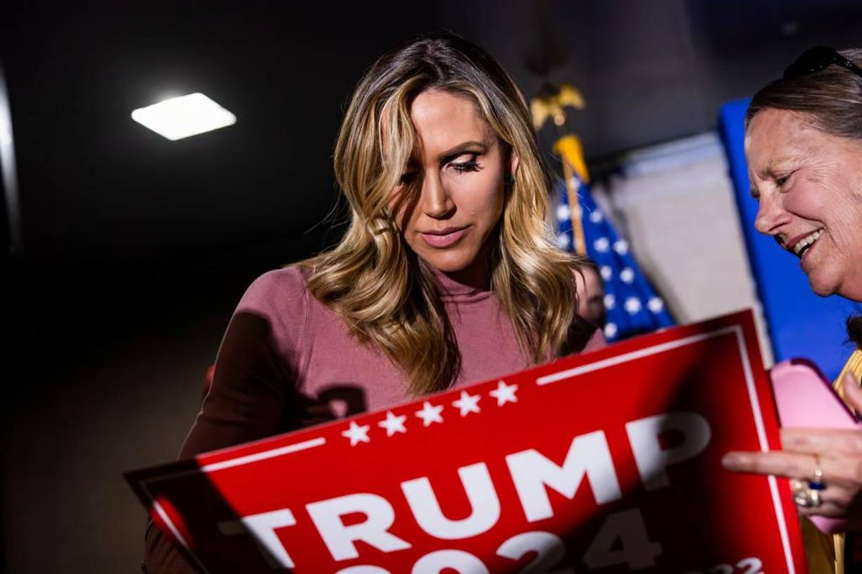 DeSantis enfrenta una encrucijada porque, según medios locales, el presidente electo baraja nominarlo como secretario de Defensa ya que la candidatura de su actual nominado, Pete Hegseth, se tambalea tras haber sido acusado de haber abusado de una mujer en California en 2017 y de alcoholismo.