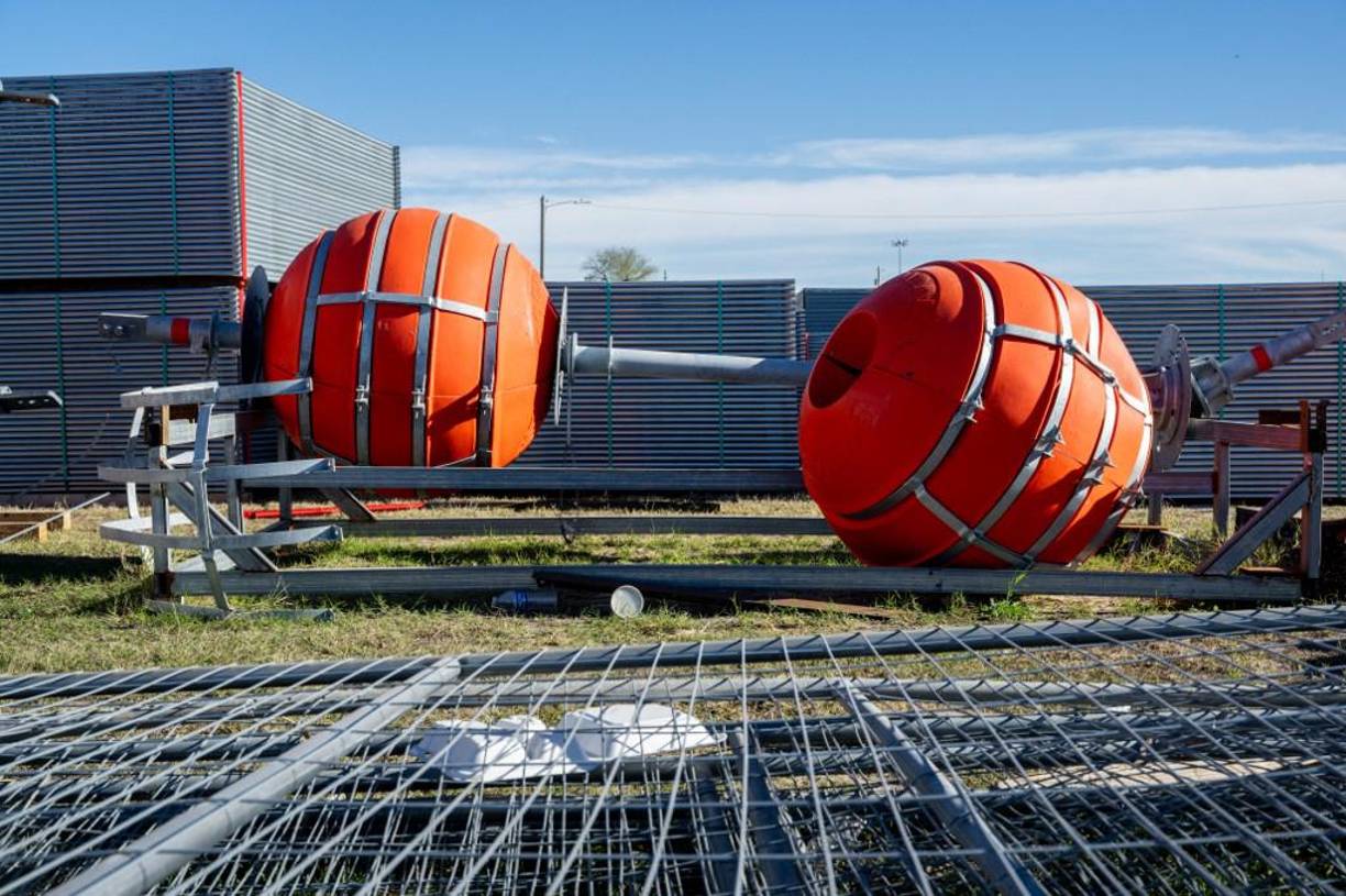 Boyas dañadas y sin construir en Shelby Park el 12 de enero de 2024 en Eagle Pass, Texas.