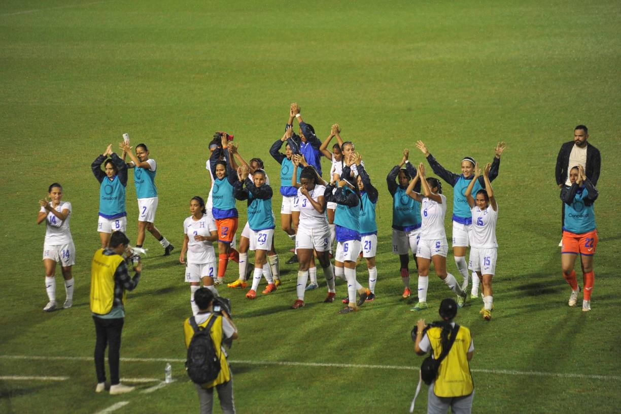 Las jugadoras mostraron su gratitud con la afición que las acompañó en su primer partido en casa, en su camino rumbo a la Copa Oro Femenina 2024. 