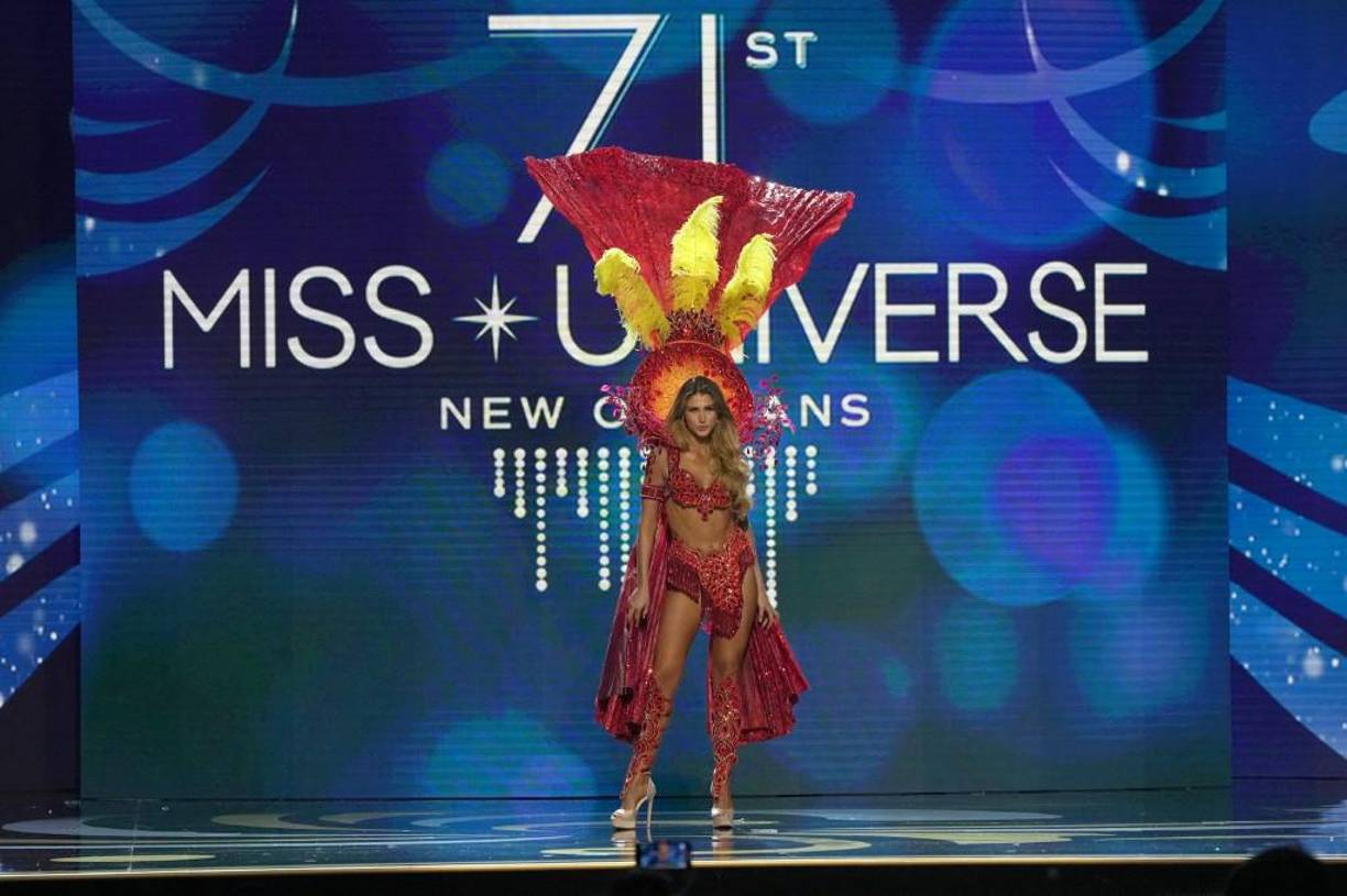 Además de su faceta como reina de belleza, Rovegno es además modelo y, antes de ser coronada como Miss Perú, cumplía con varios compromisos en las pasarelas y estudios fotográficos de Nueva York (Estados Unidos), llegando a desfilar en su Semana de la Moda para la diseñadora dominicana Giannina Azar.