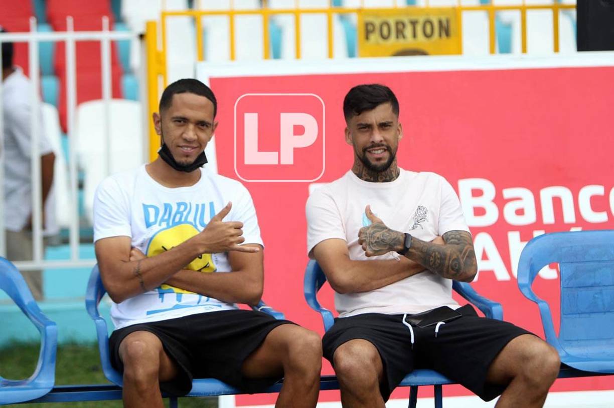 Los brasileños Yan Maciel y Gabriel Araújo Carvalho siguieron de cerca el partido del Olimpia ante UPN.