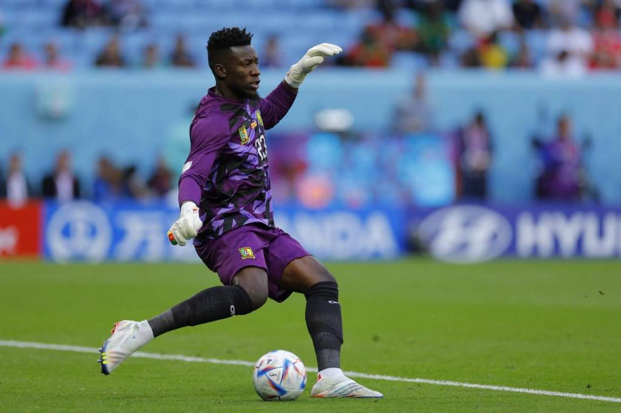 Sorprendió la alineación de Camerún al no ver a Onana ni en el once titular, en el que estuvo Devis Epassy, ni en el banquillo tras arrancar el Mundial de Qatar como el guardameta titular.