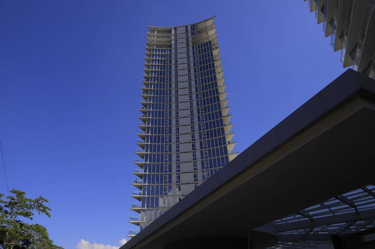 El noroeste y suroeste son los cuadrantes que más han crecido en condominios, apartamentos y oficinas por ser las zonas de mayor plusvalía en la ciudad. Obras como estas conllevan fuertes inversiones desde su construcción hasta su mantenimiento, por eso su venta y arrendamiento es alta.