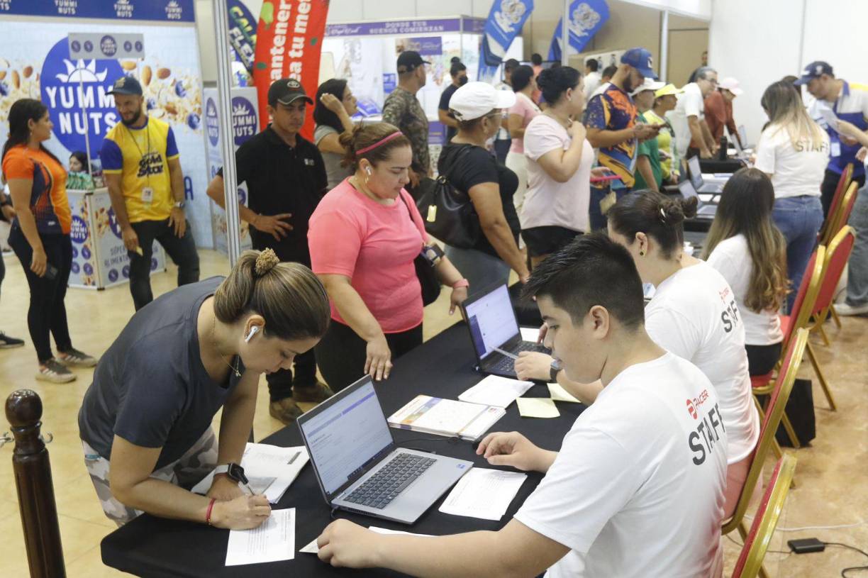 La entrega de kits comenzó a las 9 de la mañana y cerrará a las 8 de la noche de este viernes en Expocentro
