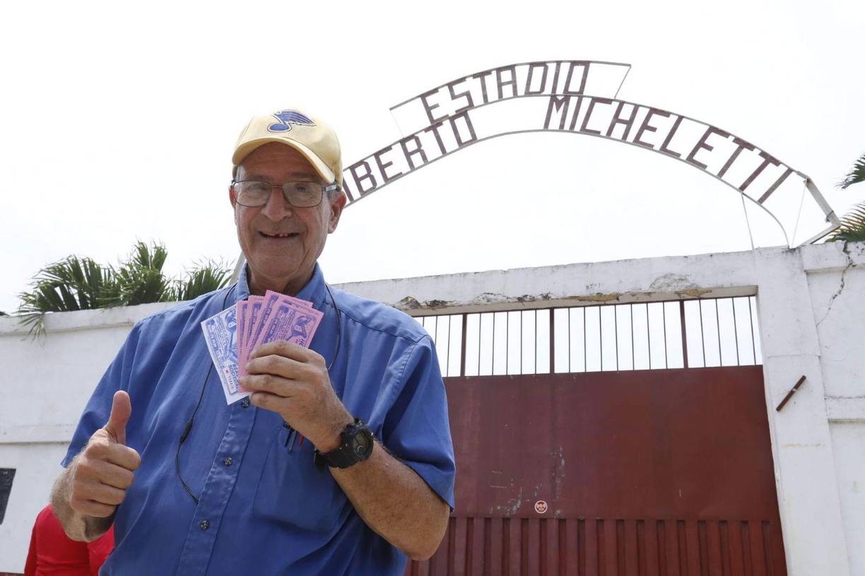 ¡Un jesuita enamorado del Progreso! Michael Dulick “Miguel”, fue jesuita de San Luis Missuri. Miguel conoció a Honduras en 1977 y vive desde el 2003 en la ciudad del Progreso.