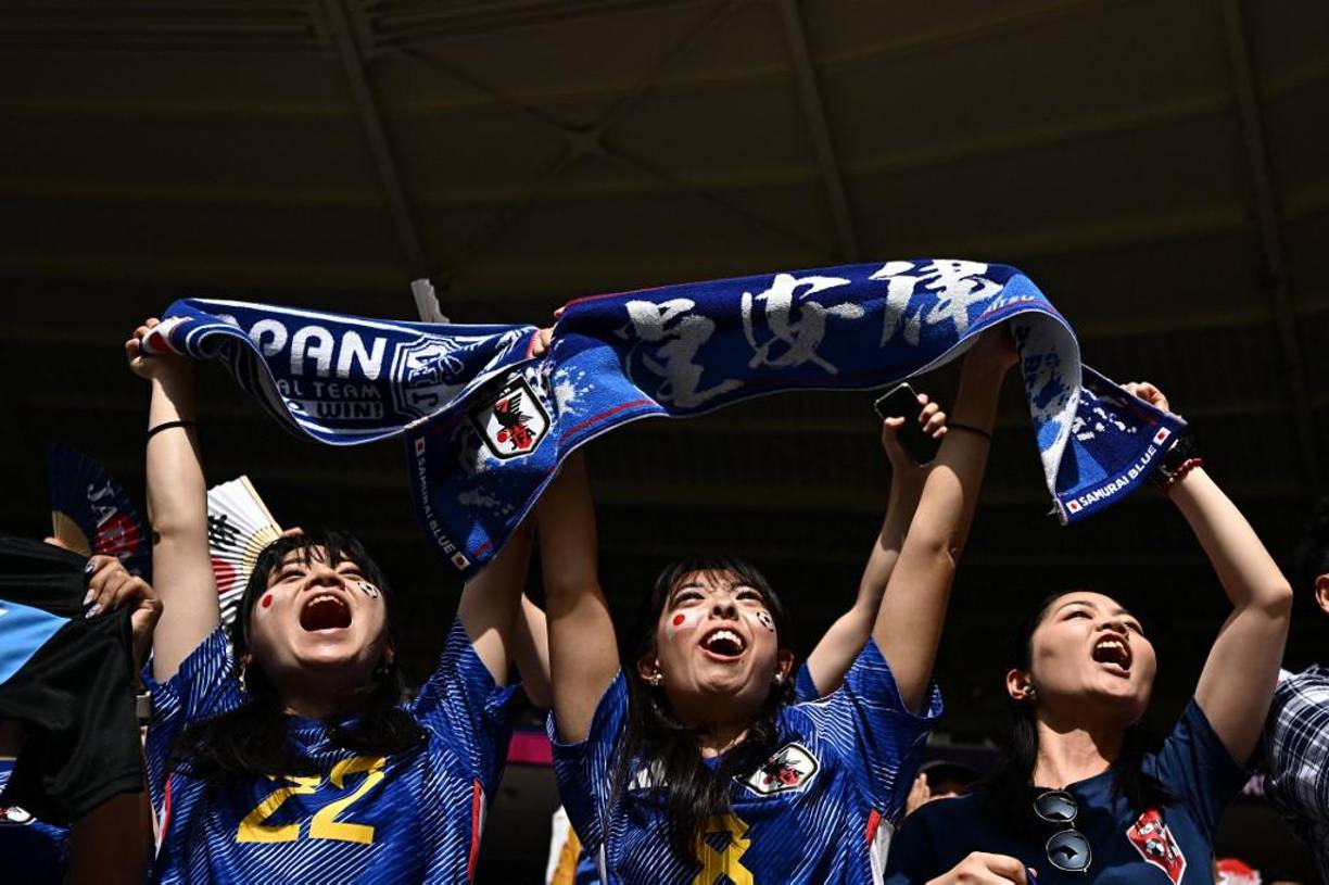 Las chicas de Japón apoyaron de principio a fin a su querida selección.