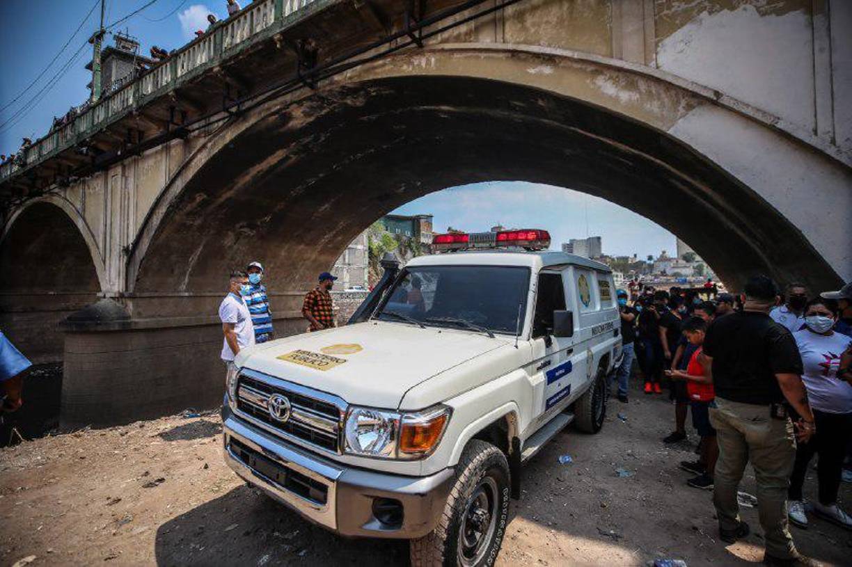 Al final del cadáver fue levantado por una juez de paz con la colaboración de la Policía y el Cuerpo de Bomberos.