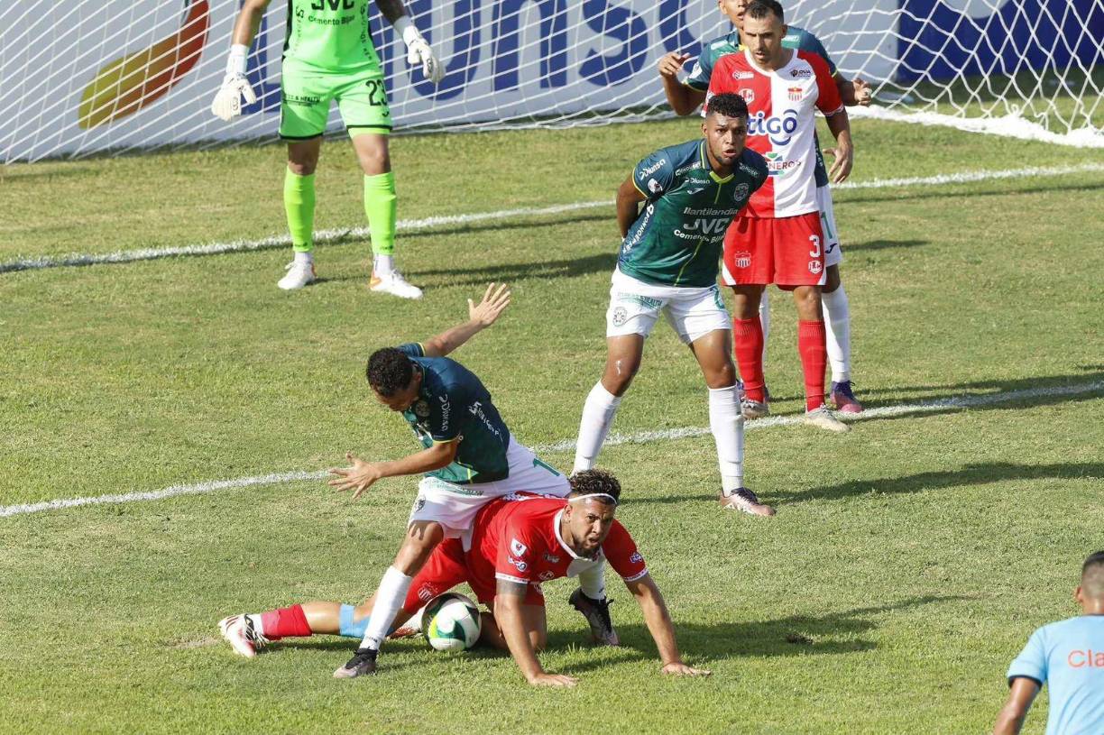 Los cocoteros se acercaron a la zona baja de los verdolagas y Damín Ramírez desplazó a Josué Villfranca, el atacante vendió la falta y el penal se sancionó.