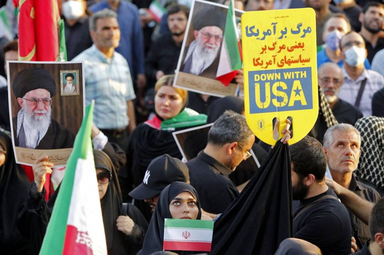 Las autoridades niegan cualquier implicación en la muerte de la joven Mahsa Amini, de 22 años, pero desde el 16 de septiembre, día de su fallecimiento, iraníes indignados salen cada noche a manifestarse.