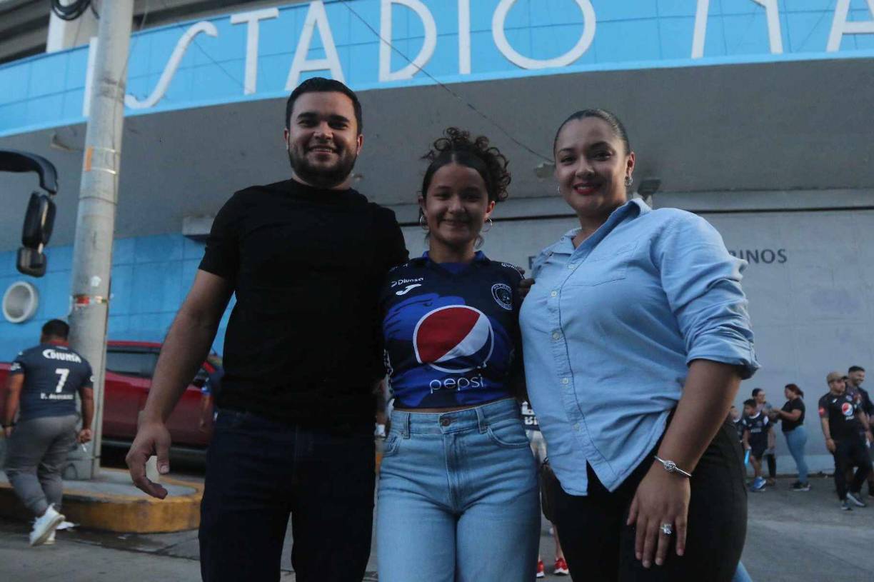 Los aficionados del Ciclón Azul hicieron cita para llegar al recinto capitalino y ver a su equipo ante los verdolagas. 