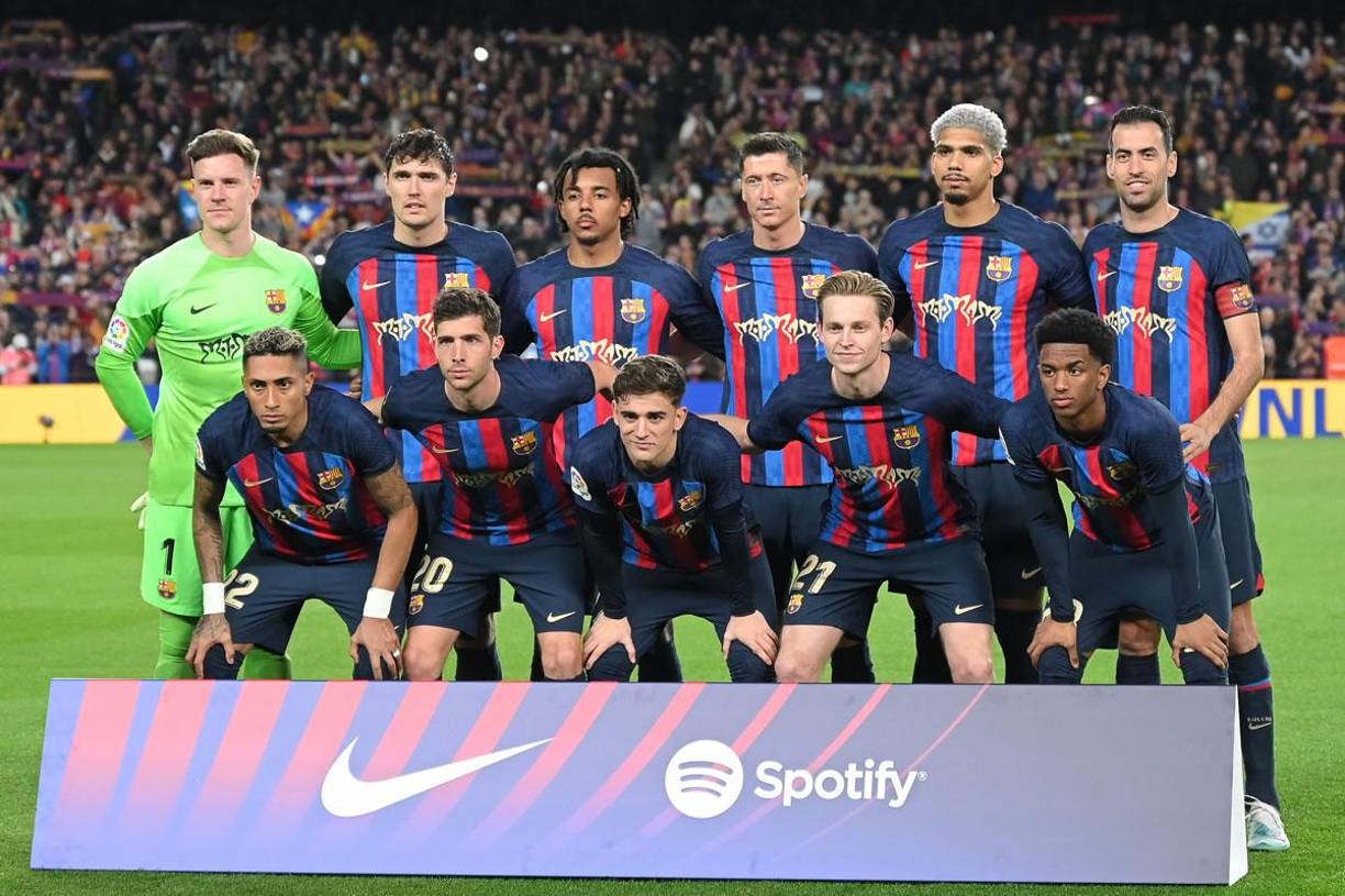 El 11 titular del Barcelona posando antes de jugar contra el Real Madrid.