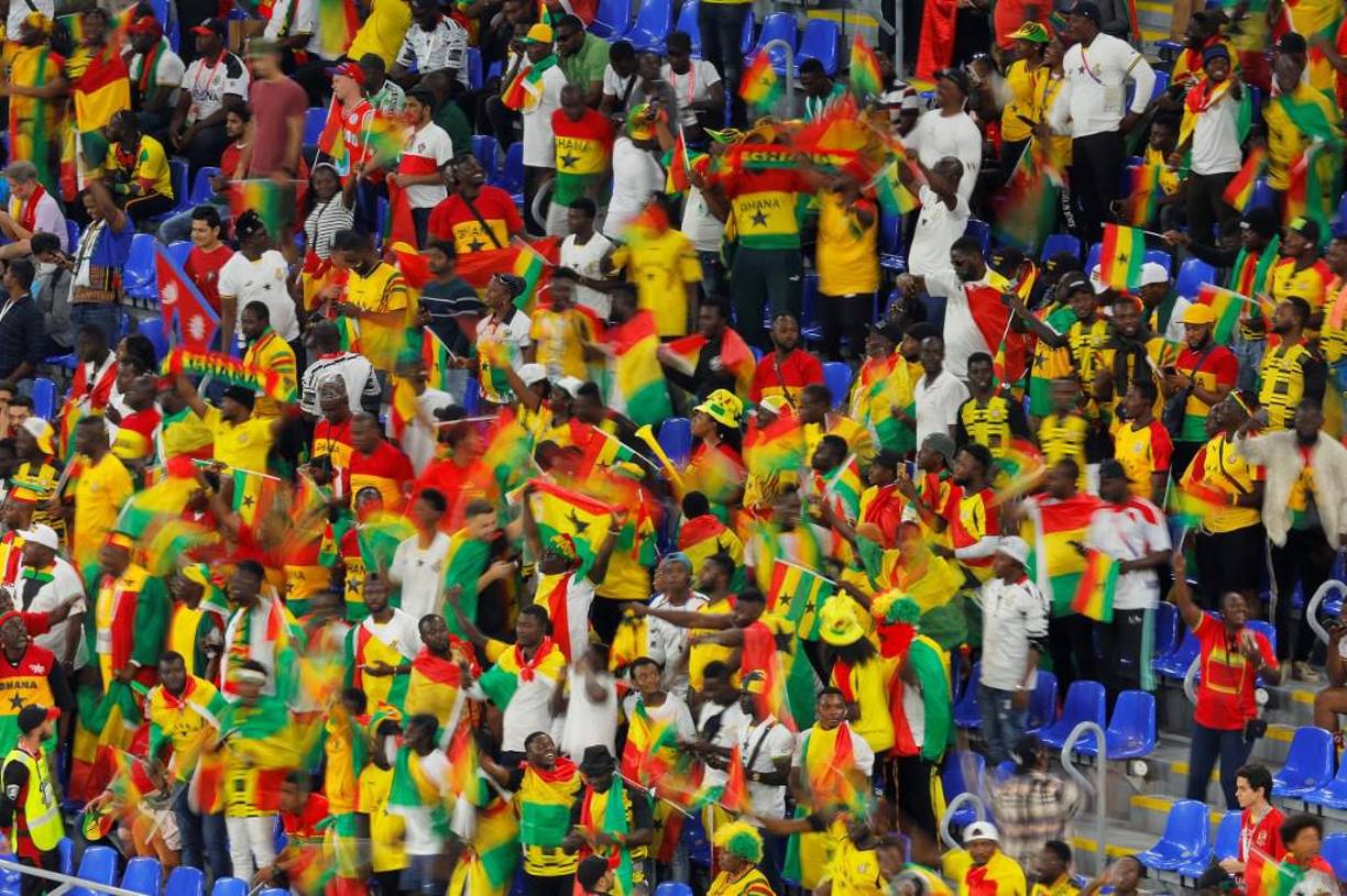 Los aficionados de Ghana no se quedaron atrás y armaron su fiesta en las graderías.