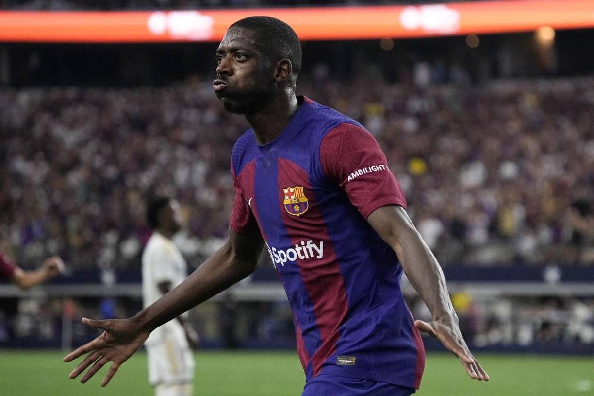El Paris Saint-Germain y el delantero Ousmane Dembelé han alcanzado un acuerdo para un contrato de cinco temporadas y un salario bruto anual de 20 millones de euros más bonificaciones. El francés deja al FC Barcelona.
