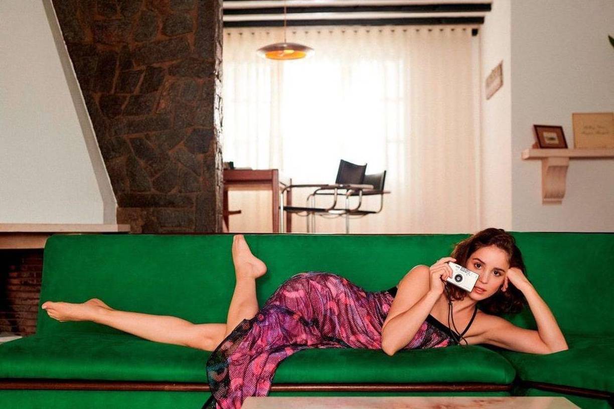  “Chris ha trabajado muy duro para construir una carrera y ahora quiere escuchar el golpeteo de los pies pequeños en su casa; idealmente, dos o tres niños... Afortunadamente para él, Alba está en la misma página”.