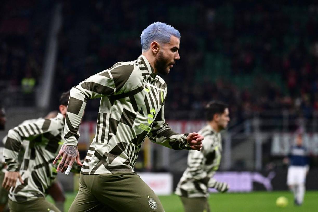 El lateral francés Theo Hernández reveló su deseo de seguir en el Milan a pesar del interés de varios clubes: “<b>Espero quedarme aquí en el AC Milan el mayor tiempo posible</b>. Solo estoy enfocado en el <b>presente</b>, estoy feliz aquí desde el primer día y <b>orgulloso de ser el capitán del equipo”, dijo.</b>