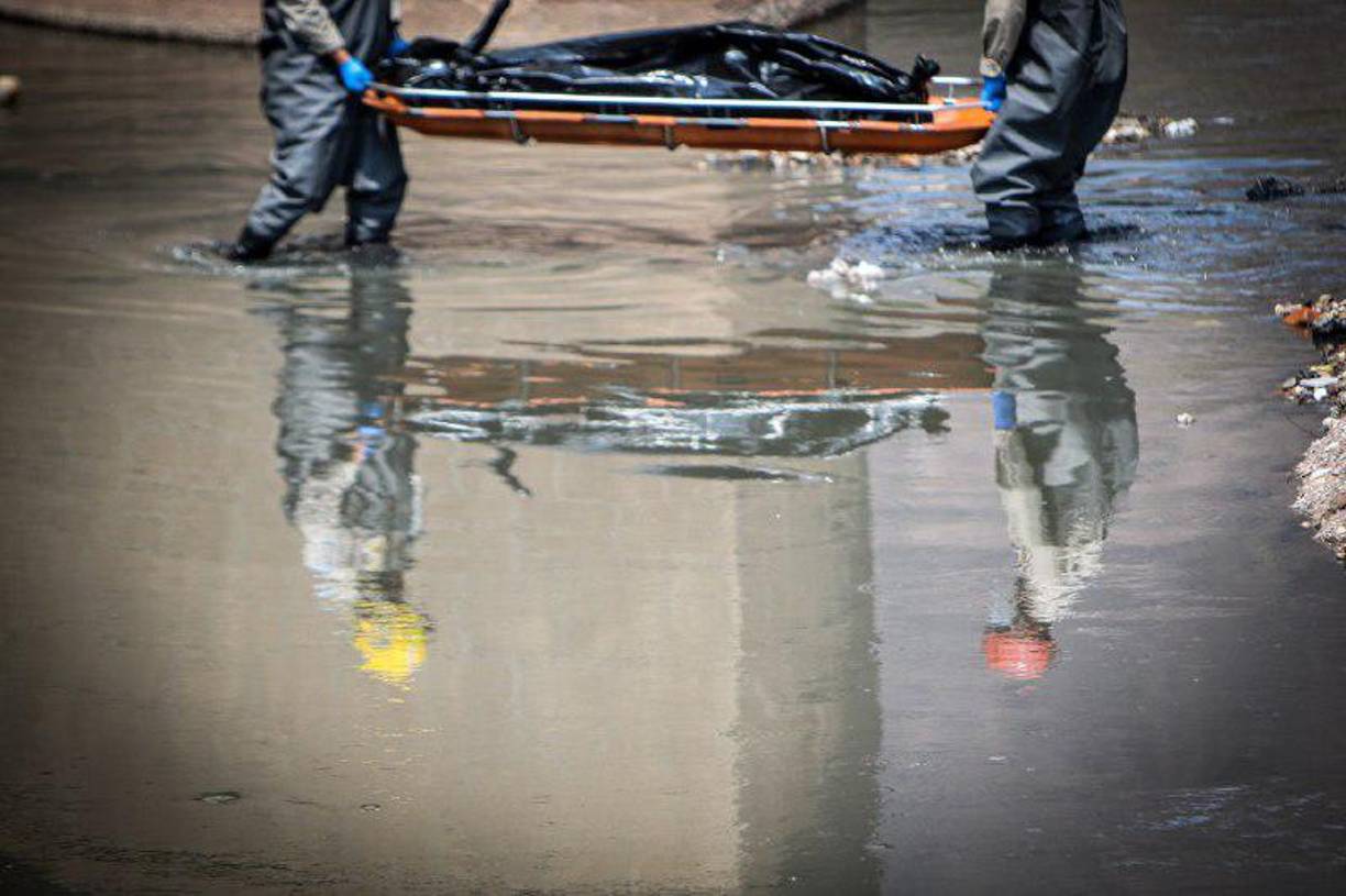 Fiscales protestan frente a cadáver en río de Tegucigalpa