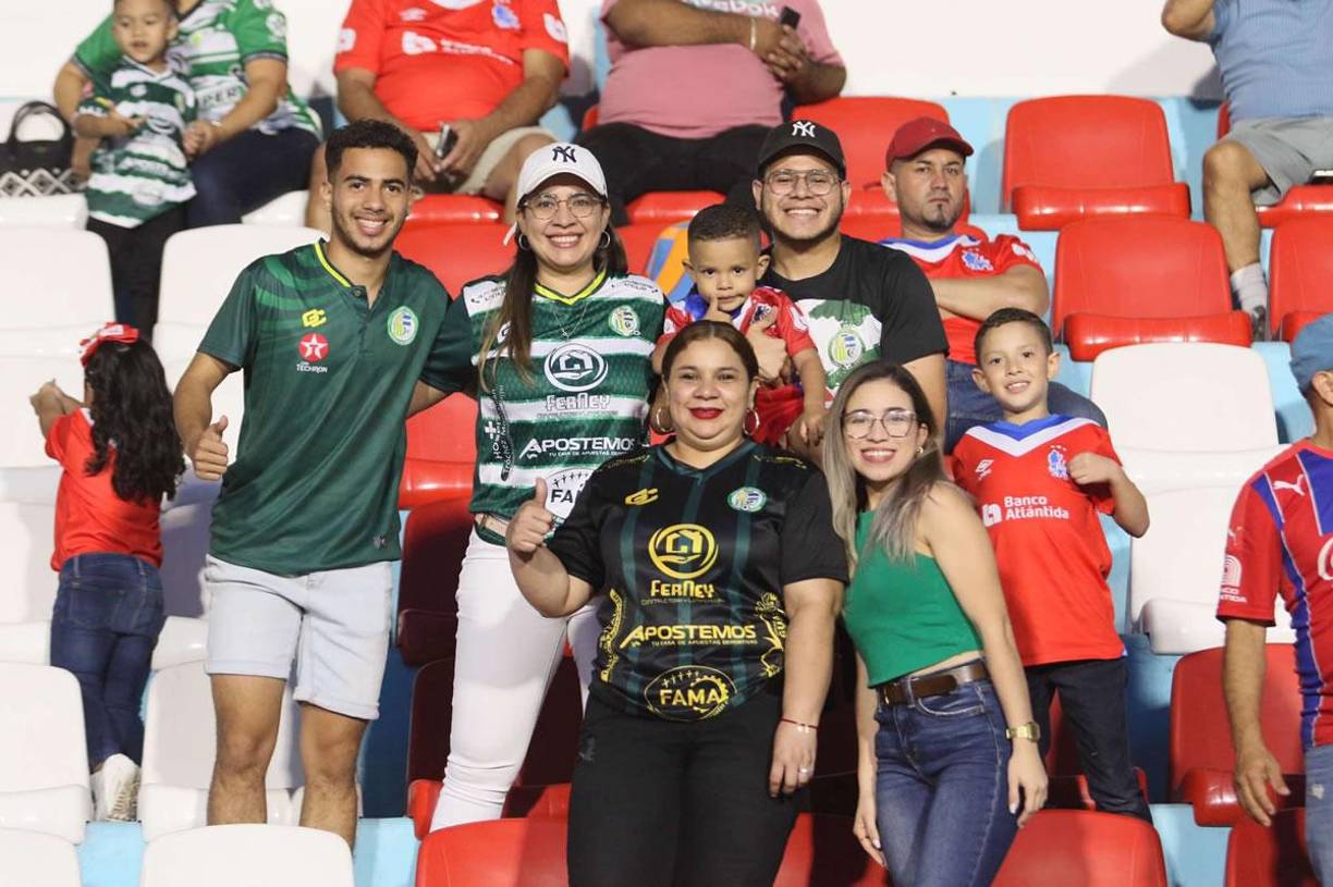 Aficionados del Juticalpa FC visitaron el estadio Nacional Chelato Uclés para apoyar a su equipo ante el Olimpia.