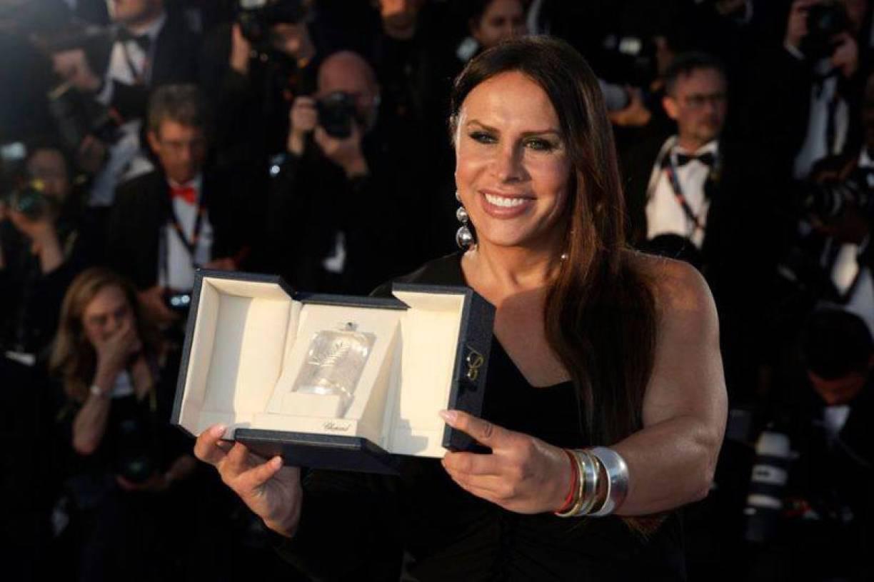 “El mayor atraso de derechos está en el islamismo”; “Cada vez que voy a recoger a mi hija al colegio hay más hembras con el pelo tapado y el faldón hasta los talones. Lo mismo el año que viene en vez de inglés tenemos que dar árabe... y un cordero”, continúa en sus mensajes.