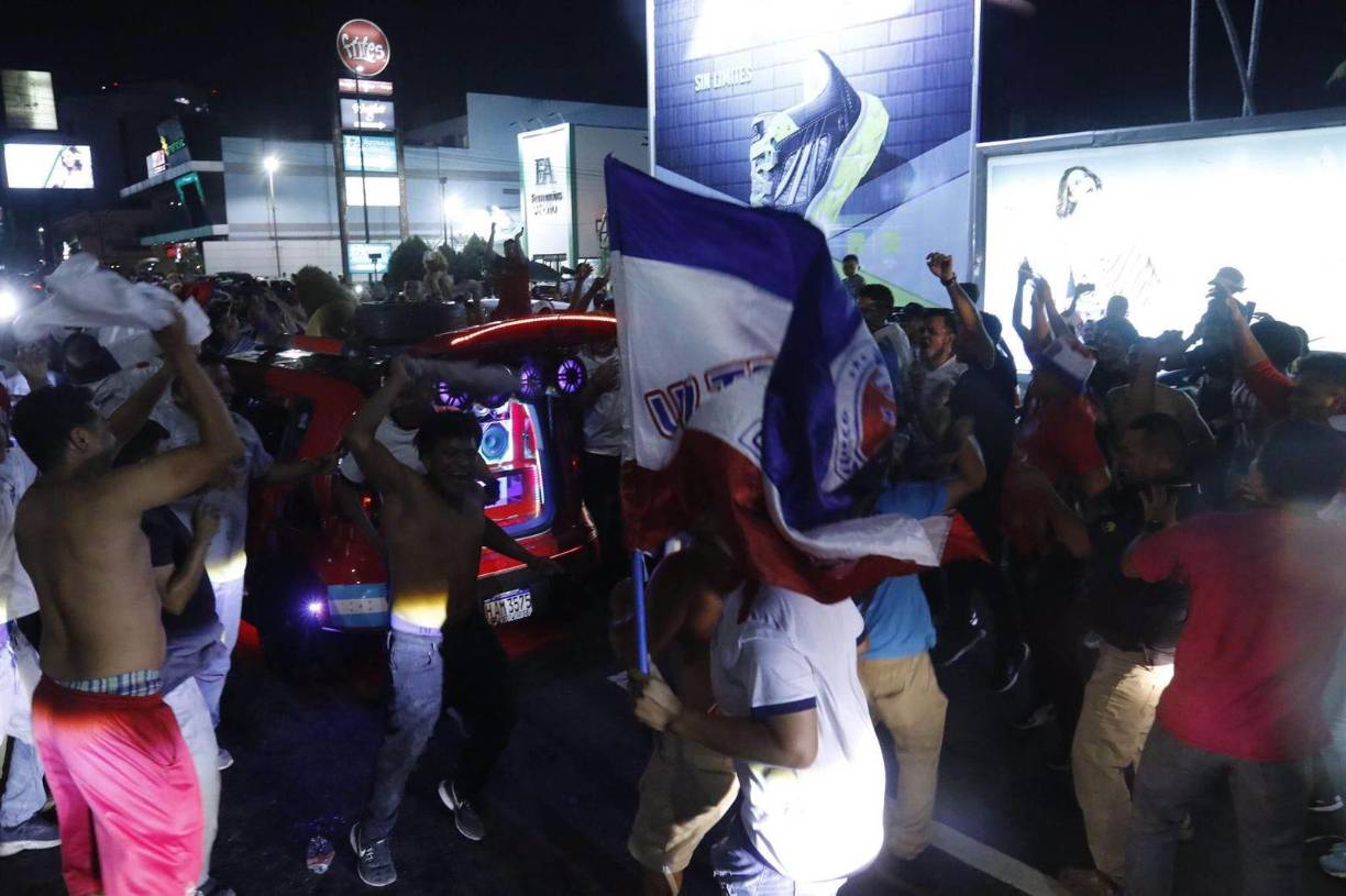 ¡Es una fiesta! Euforia en San Pedro Sula por el título de Olimpia