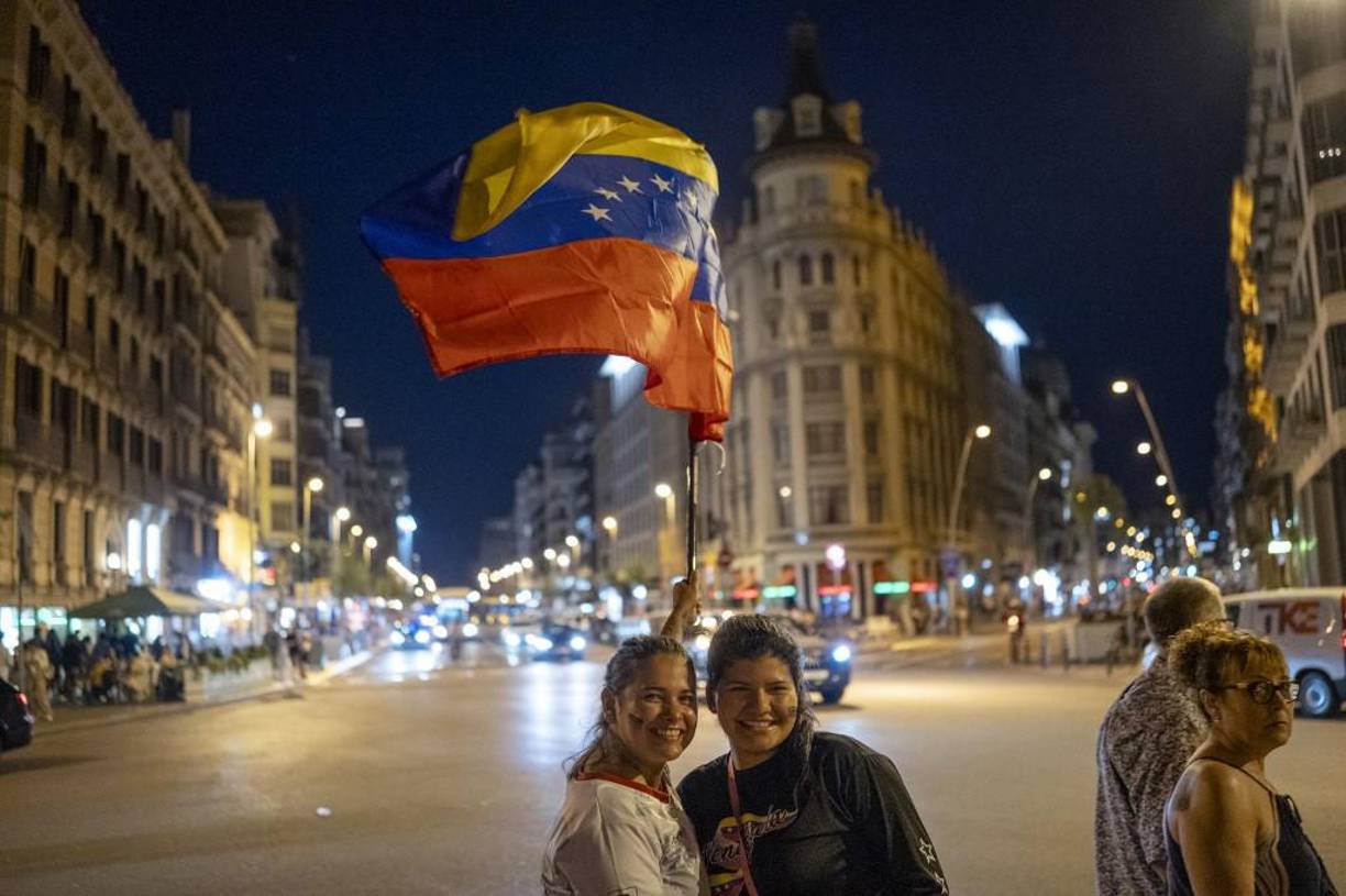  En declaraciones a los medios, Abascal criticó la “equidistancia” del Gobierno de izquierda en España y de la Unión Europea, en vez de reconocer “la victoria incontestable de Edmundo González Urrutia como presidente legítimo de Venezuela”.