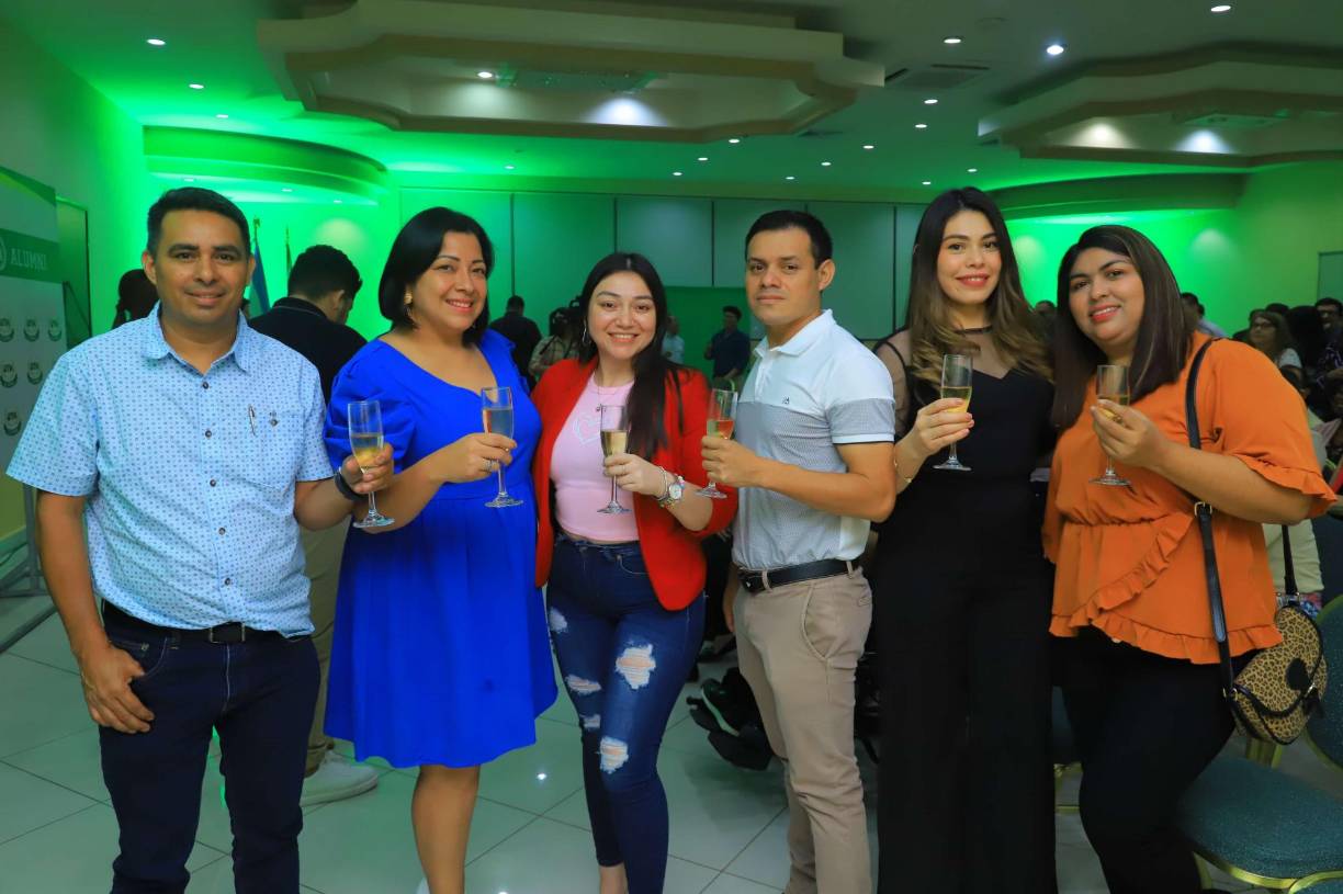 Edwin Cerna, Sheyla Fúnez, Tanny Gavarrete, Alejandro Vásquez, Denia Rivera y Keny Medina