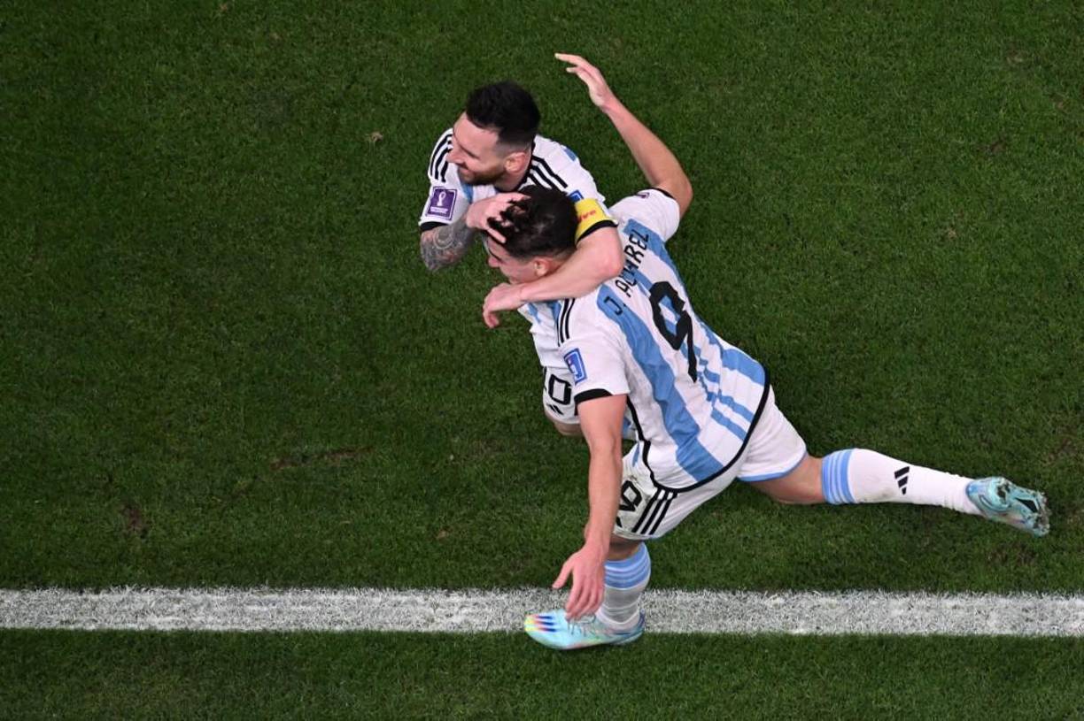 Tras el triunfo de hoy, las redes sociales se han encargado de desempolvar un video en el que el entonces pequeño Julian, de 11 años, hablaba de sus sueños, entre ellos, jugar un mundial con su gran ídolo Lionel Messi.