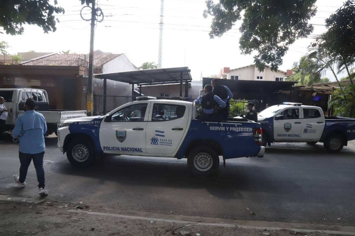 Según información preliminar, sujetos desconocidos comenzaron a disparar en contra del ahora fallecido, quitándole la vida casi de inmediato.