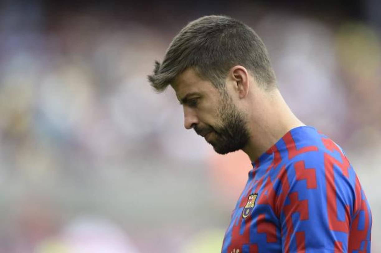 Gerard Piqué: El polémico defensor central es uno de los jugadores más señalados por su bajo nivel. El zaguero es un referente del equipo pero todo indica que se marchará del cuadro culé.