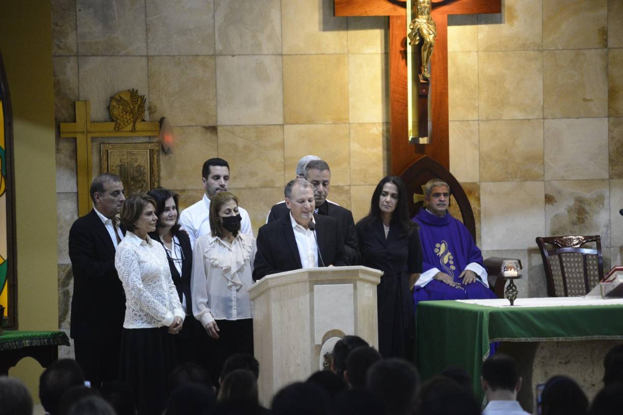 Previo a su sepelio, se realizó una misa de cuerpo presente en la Iglesia San Vicente de Paúl. 