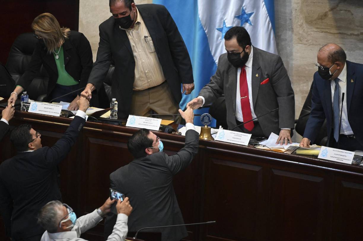 Jorge Calix asistió a la sesión ordinaria de reconocimiento a Luis Redondo, como Presidente del Poder Legislativo.