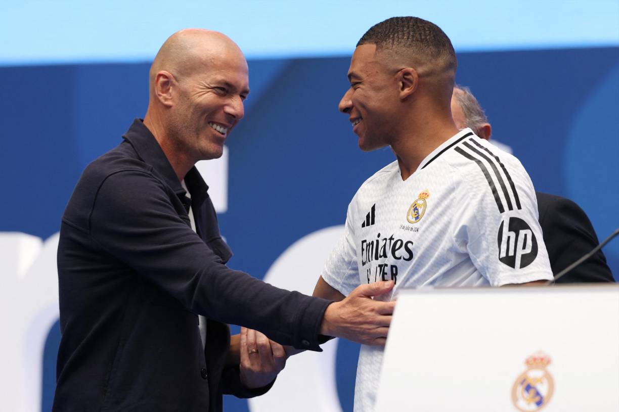 El Real Madrid espera amortizar su incorporación con un salario estimado en 15 millones de euros por temporada y prima por fichaje de más de 100 millones, gracias a los diversos beneficios económicos que aporta el jugador francés, como contratos de patrocinio, venta de camisetas o entradas, entre otros.