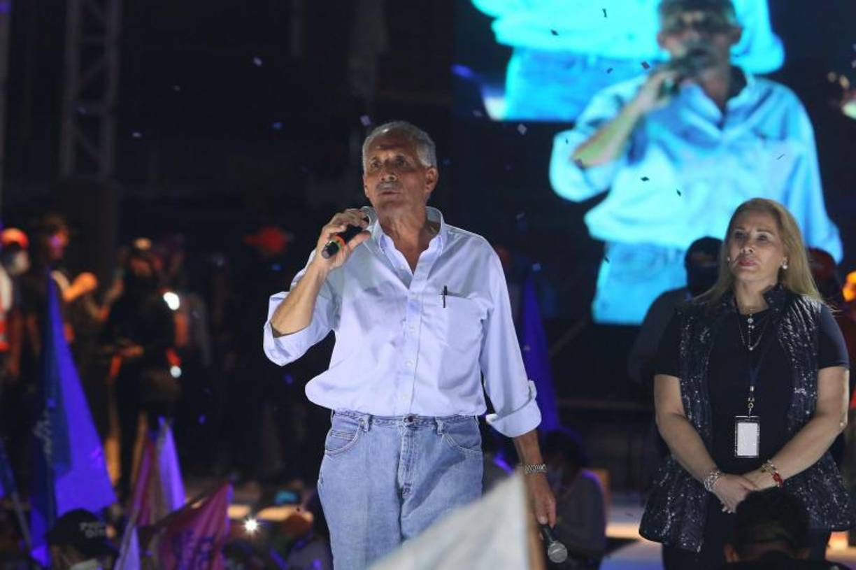 ”Se viene algo grande”, posteó el congresista tras una reunión con “Papi a la Orden”. 