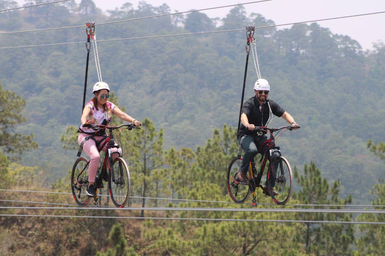 Los cables del canopy, de plataforma 1 a la plataforma 2, tiene una extensión que supera los 150 metros.