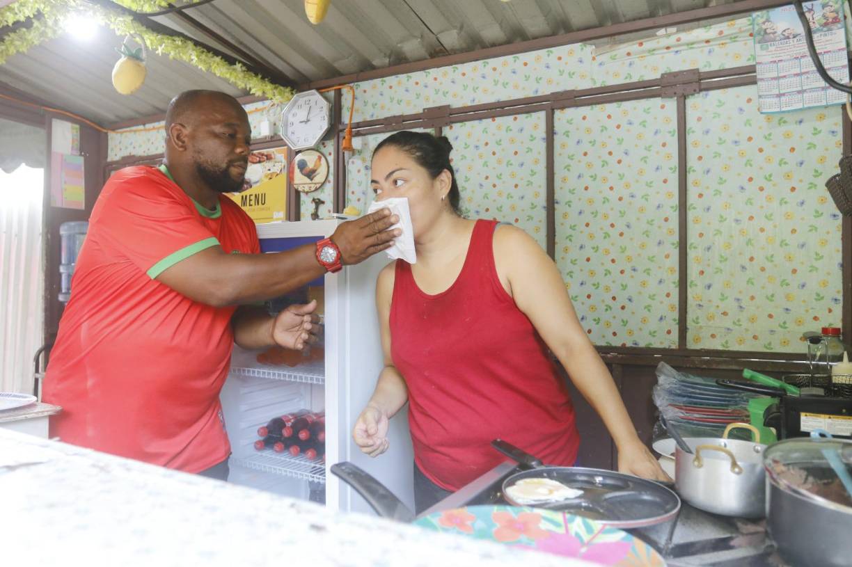 Rubén decidió emprender un negocio de comida junto a su esposa.