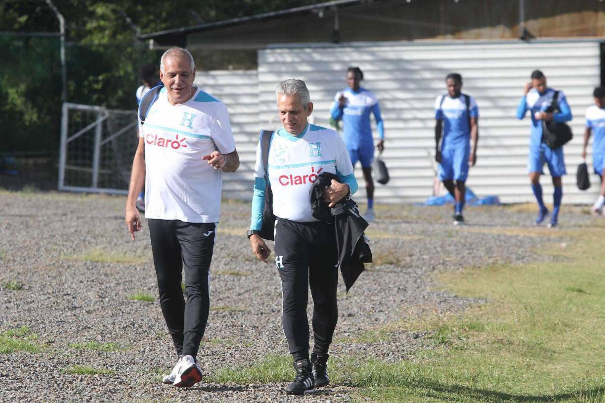 Reinaldo Rueda y su cuerpo técnico convocaron a 27 jugadores, de los cuales se confirmaron cuatro bajas de y el llamado de Cristopher Meléndez como reemplazo.