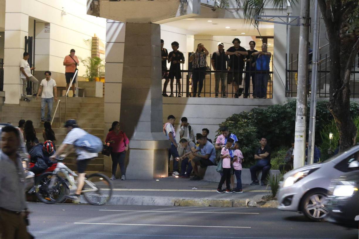 El Salvador se prepara para una enorme fiesta de fútbol al recibir a las “Garzas” comandadas por Lionel Messi y otras estrellas como Jordi Alba, Busquets y la nueva incorporación, Luis Suárez. 