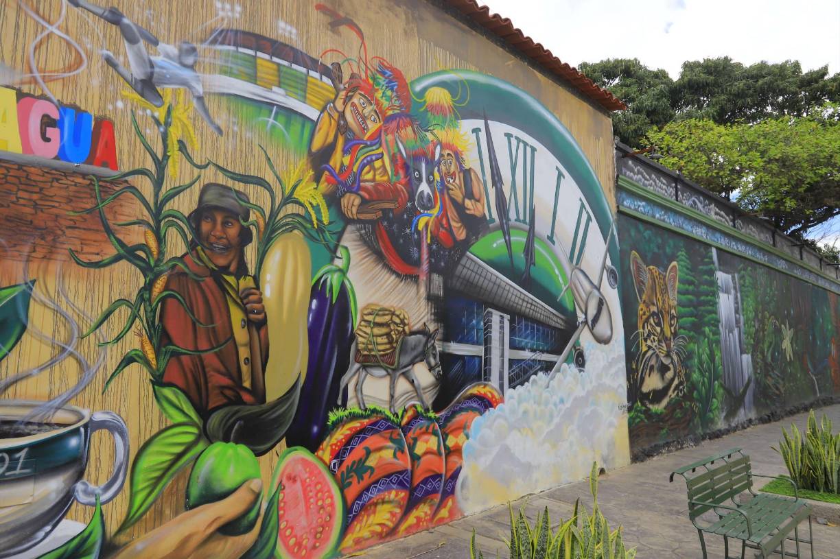 Desde Tegucigalpa está a 91 kilómetros, un recorrido de 1:30 horas. En el trayecto carretero los turistas pueden disfrutar de variedad de lugares recreativos, restaurantes, cafeterías, viveros, entre otros. Para seguridad hay varios retenes policiales en diferentes zonas de la carretera.