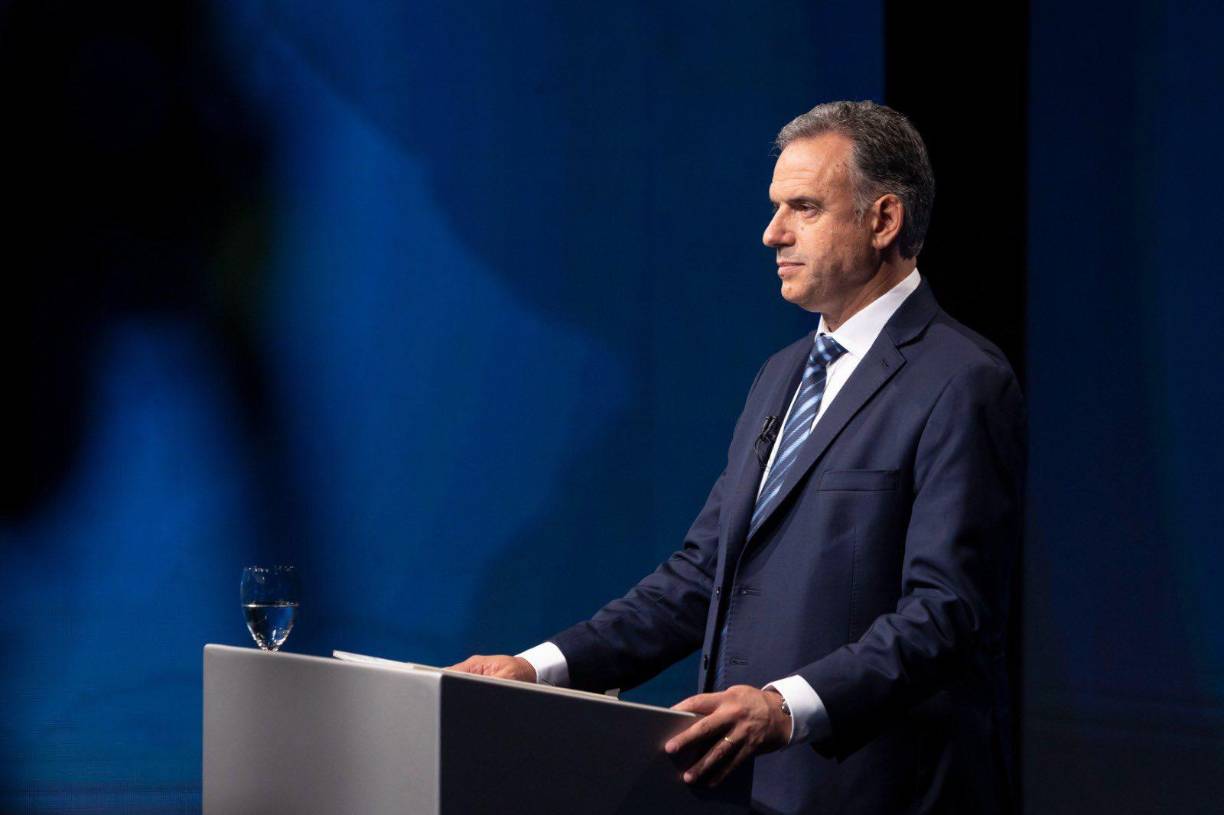 La danza folclórica era una actividad extracurricular cuando Orsi estudiaba en el liceo y él, fanático del canto popular y del folclore uruguayo de artistas como Los Zucará, Alfredo Zitarrosa o Santiago Chalar- encontró en ella una pasión juvenil con la que ganó un concurso y siguió practicando durate once años.