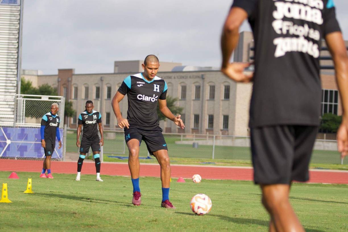 Defensa central: Luis Vega volverá a ser titular con la Bicolor.