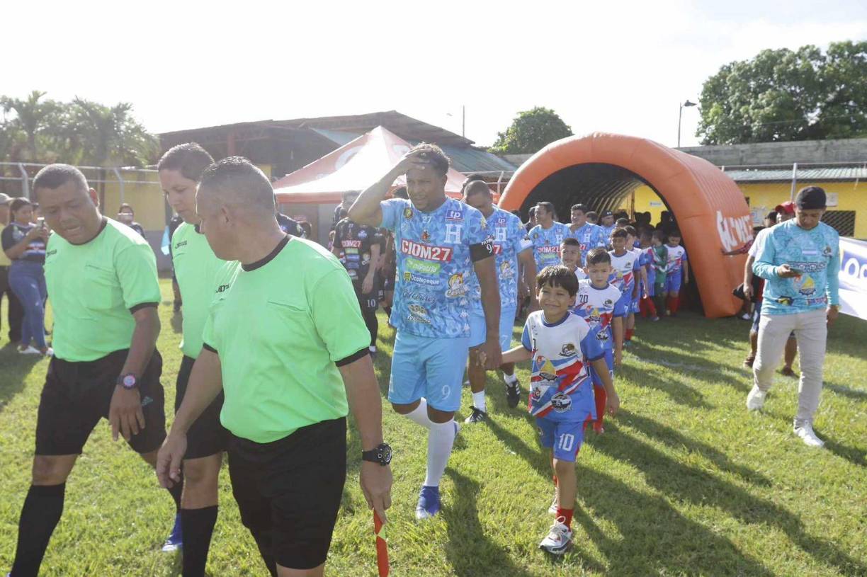 Y salió comandando a las Leyendas de Honduras en su homenaje en El Progreso.