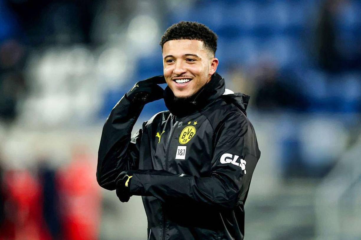 Tras estar cedido en el Borussia Dortmund esta temporada, Jadon Sancho podría salir del Manchester United en verano en forma de venta. Según apunta Fabrizio Romano, el club está 100% decidido a darle una salida y están buscando alrededor de 45-50 millones de euros para dejarle salir.